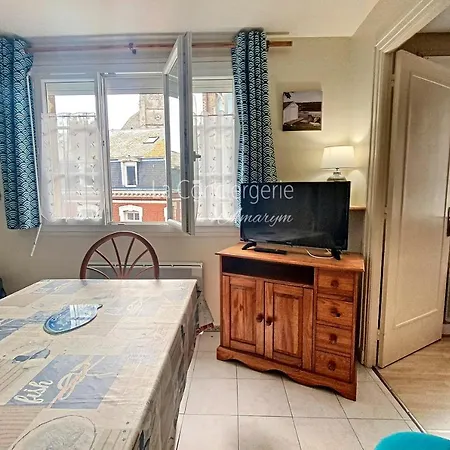 Th 23 - Vue Sur Le Port *