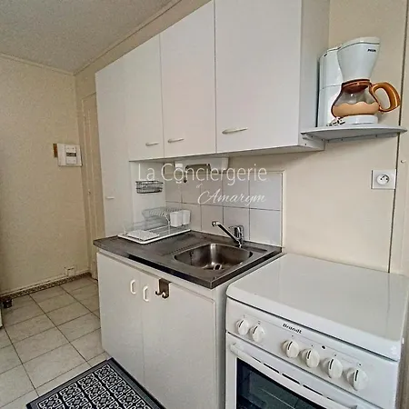 Th 23 - Vue Sur Le Port *