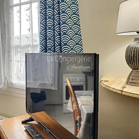 Th 23 - Vue Sur Le Port *