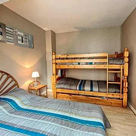 Th 23 - Vue Sur Le Port